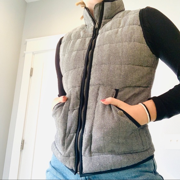 Sold ❤️Black & white heather zipup thick vest w/ pockets - Picture 1 of 6